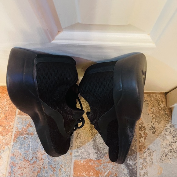 👟Never Worn! Athletic Works Black Mesh Memory Foam Tennis Shoes! - Picture 7 of 11